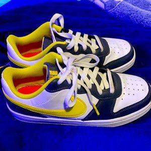 Kids yellow and grey Nike smile sneakers.(great condition)